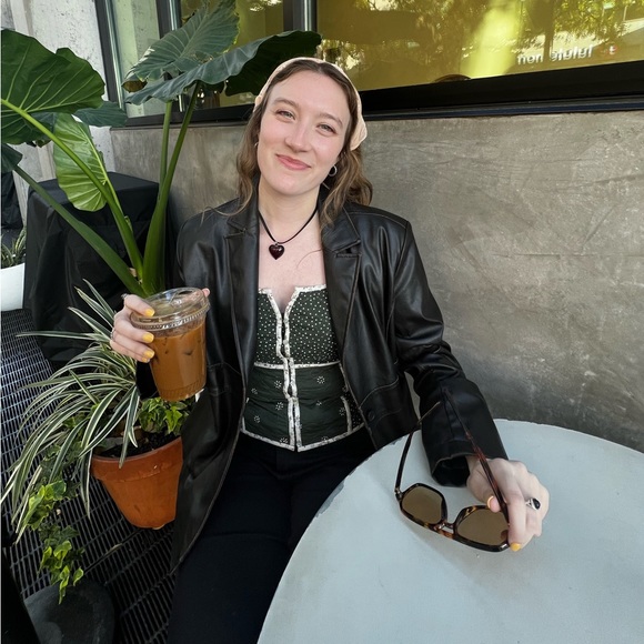 Meet your Posher, Claire - Picture 2 of 3